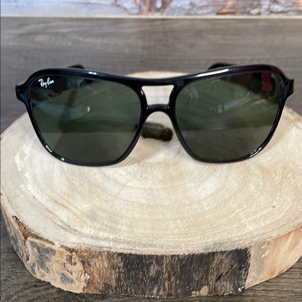 Ray-Ban Black Aviator Sunglasses